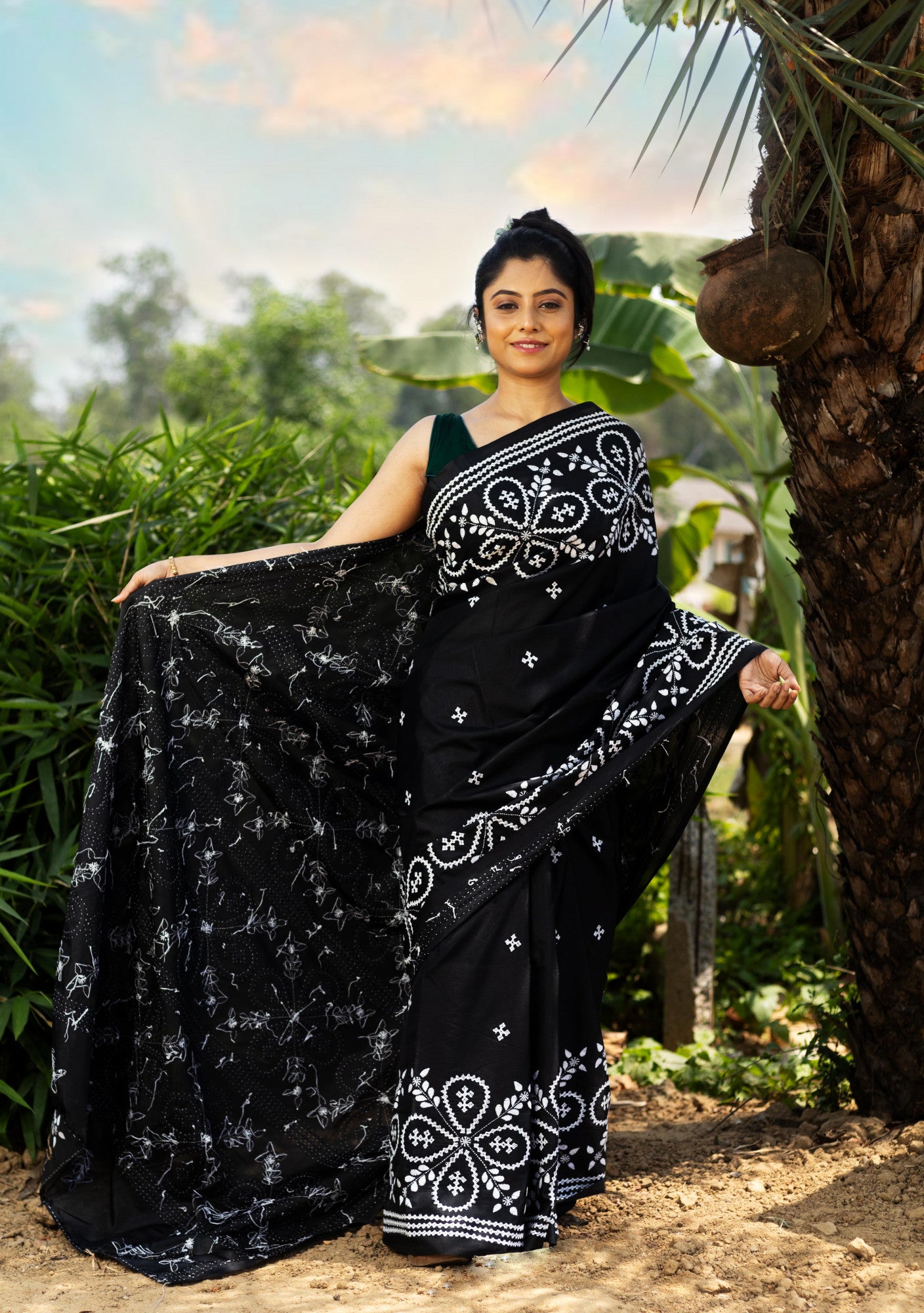 Blended Silk Gujrati Stitch Kantha Saree Black Thumbnail